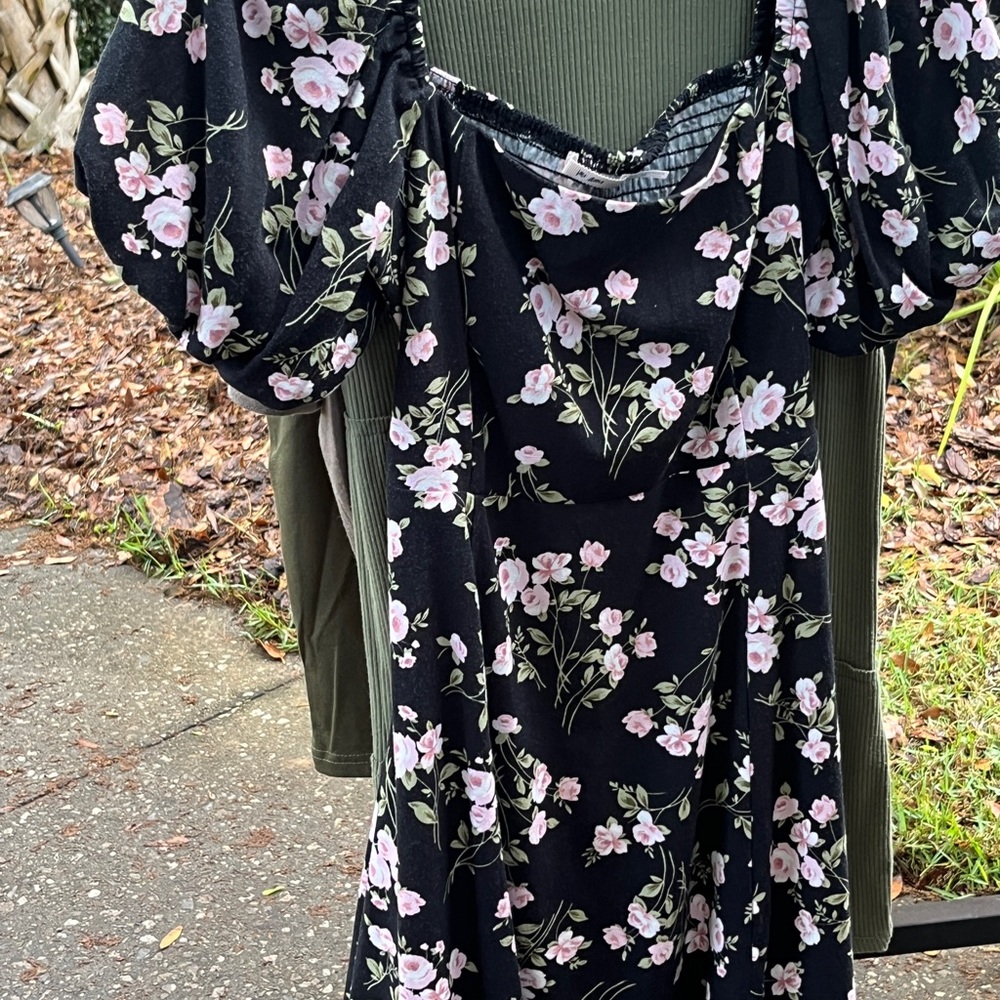 Francesca’s Black shirt dress with puff sleeves and open back brand new